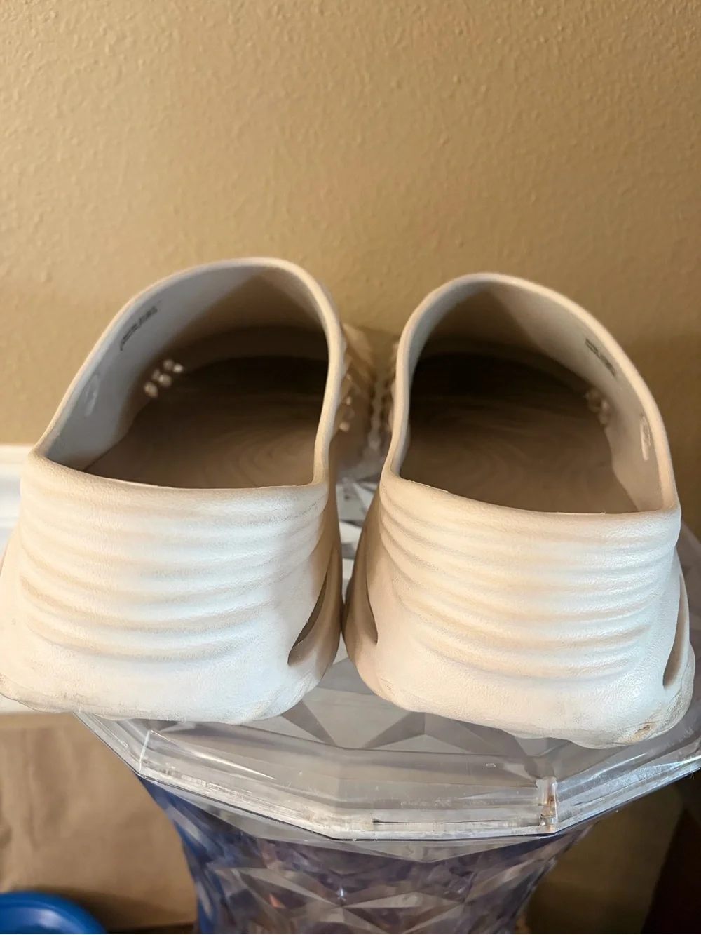 Men’s Crocs Echo Wave Chalk Almond Shoes size 10